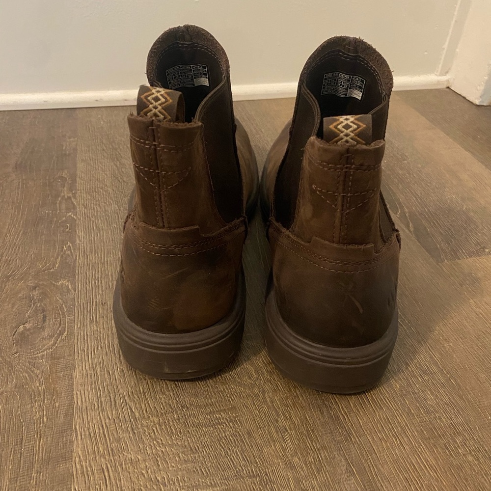 Men’s UGG  boots - Picture 3 of 5